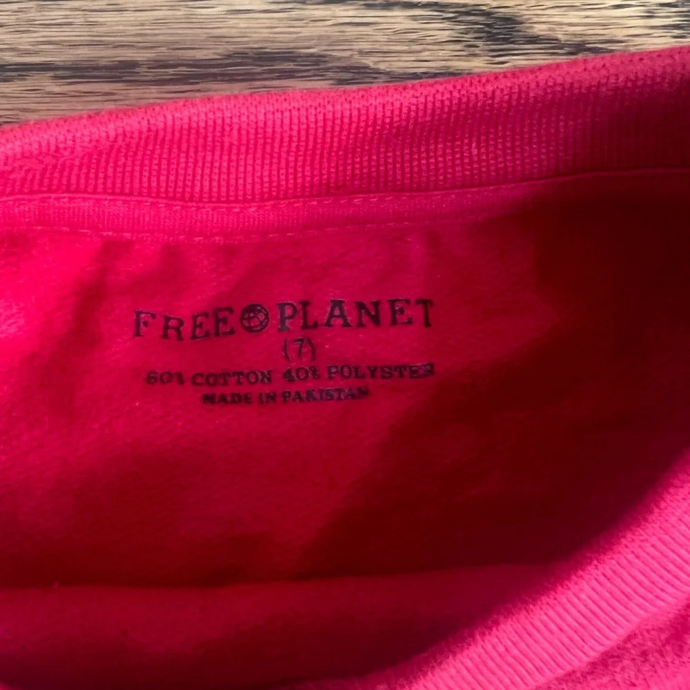 Free Planet boys sz 7 sweatshirt